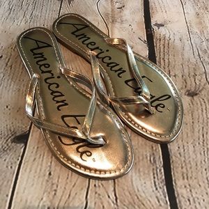 American Eagle flip flops